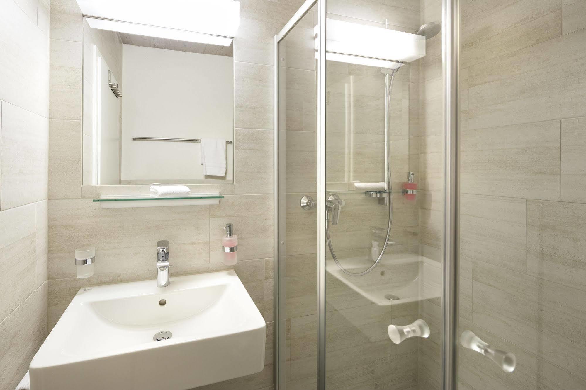 Tailormade Hotel Idea Spreitenbach Bagian luar foto